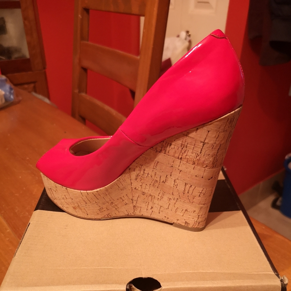 NEW ☀️☀️ Red Wedge Shoes - Picture 2 of 6